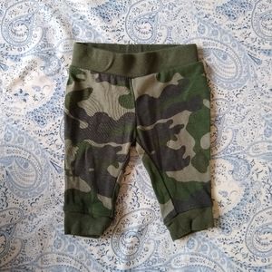 NWOT Baby Girl Camo Leggings 0-3m